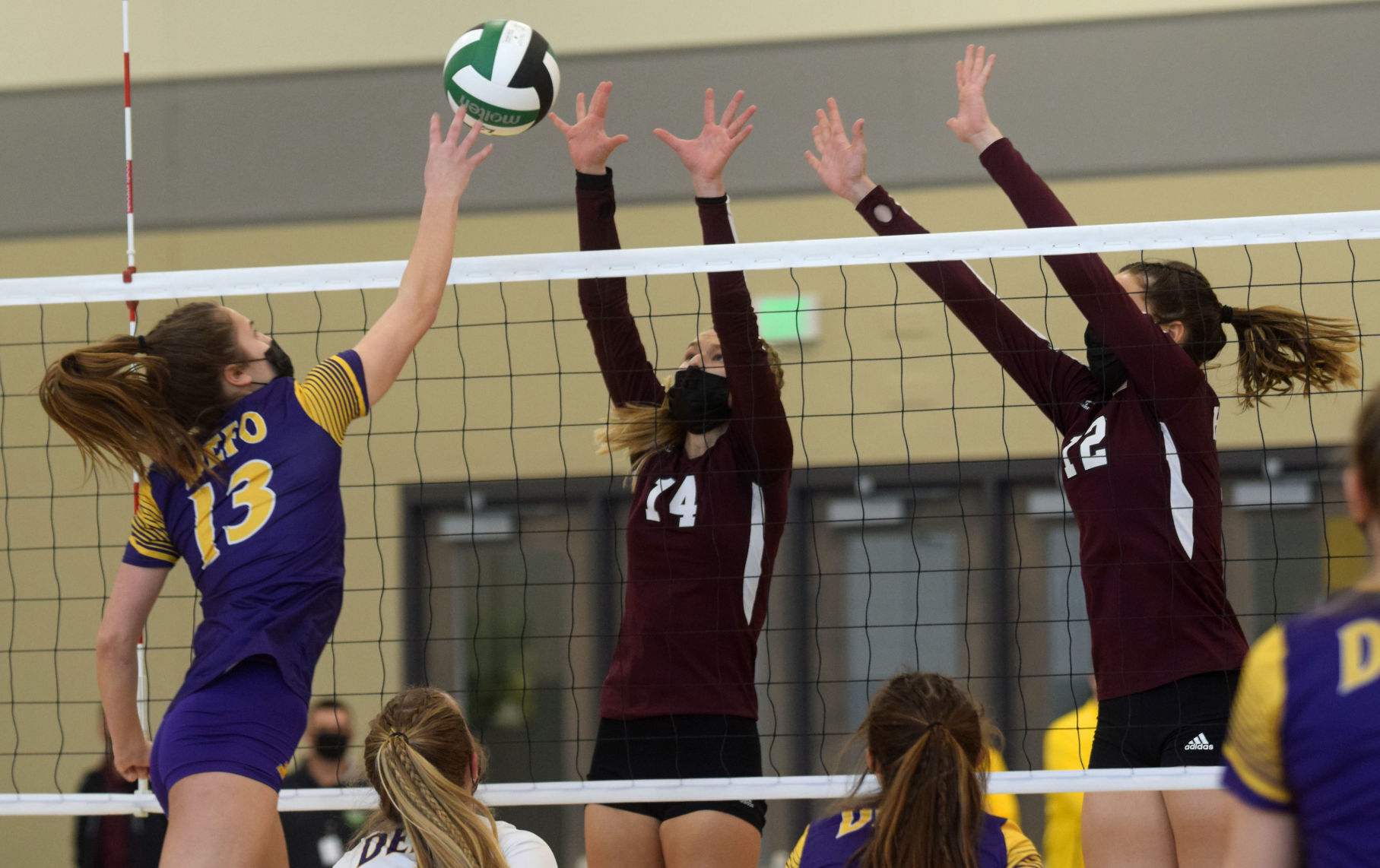 Holmen's Chloe Hammond, Kyla Christnovich